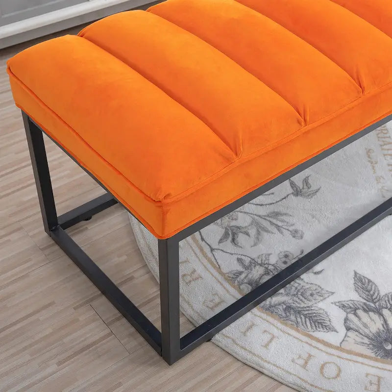 Banc en velours avec base en métal pour chambre à coucher ou entrée